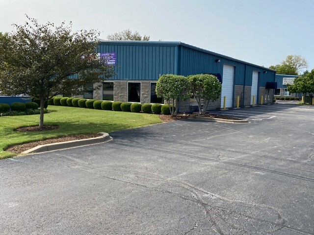 8008-8010 National Tpke, Louisville, KY for lease - Building Photo - Image 1 of 7