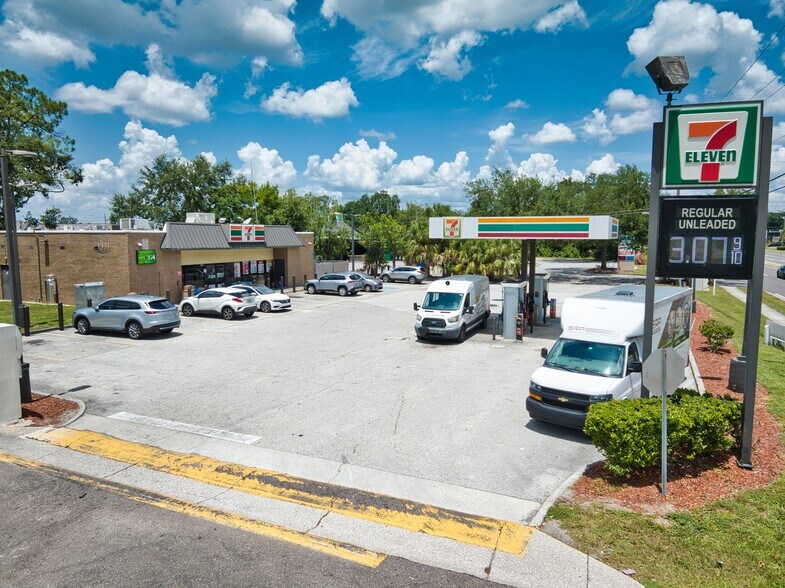 1020 S Kings Ave, Brandon, FL for sale - Primary Photo - Image 1 of 1