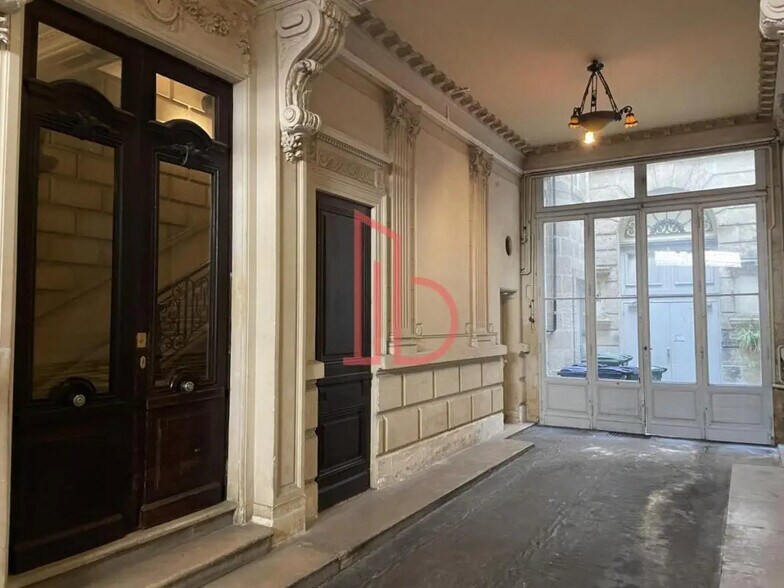 Office in Bordeaux for sale - Lobby - Image 2 of 8