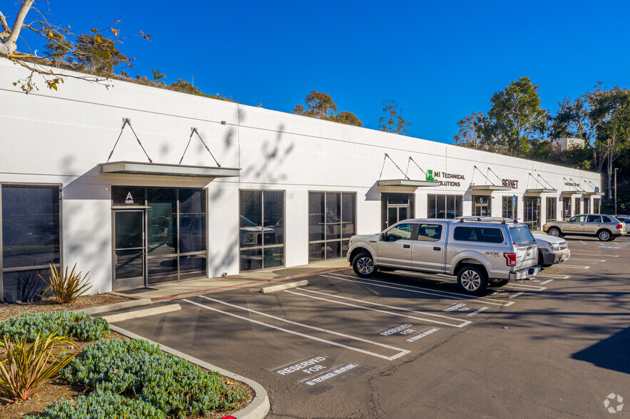 2620 Financial Ct, San Diego, CA for lease - Building Photo - Image 3 of 11