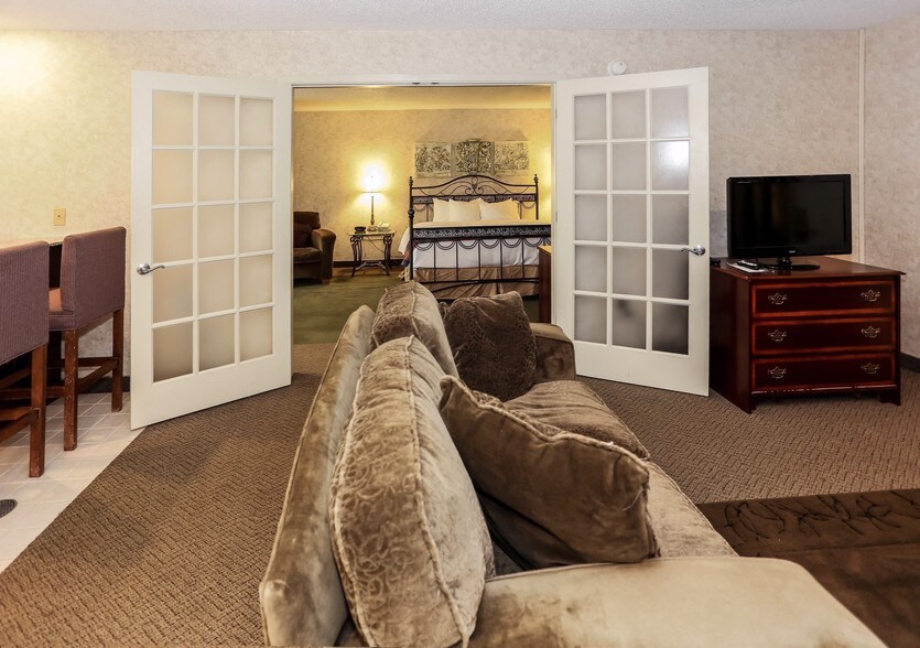 2901 Hummingbird Rd, Wausau, WI for sale - Building Photo - Image 1 of 1