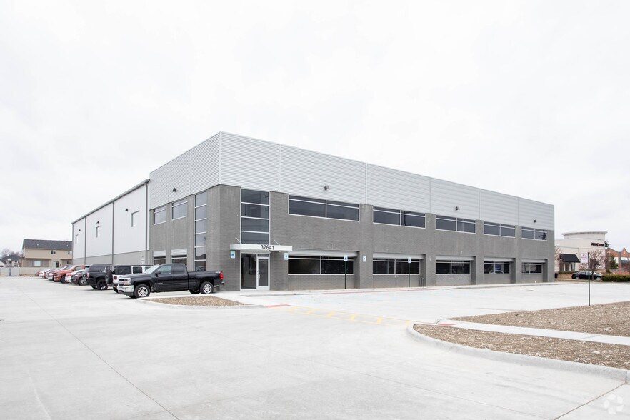 37641 Mound Rd, Sterling Heights, MI 48310