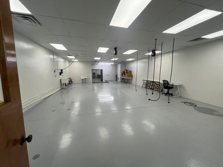 127 S Main St, Spencer, IN for sale - Interior Photo - Image 3 of 9