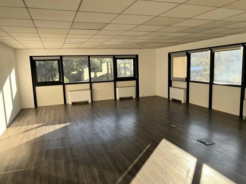 Office in Vallauris for lease - Interior Photo - Image 2 of 6