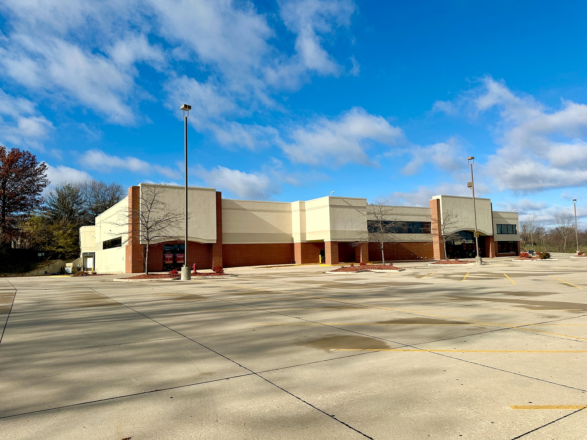 2181 Logan Ave, Waterloo, IA for sale Primary Photo- Image 1 of 6