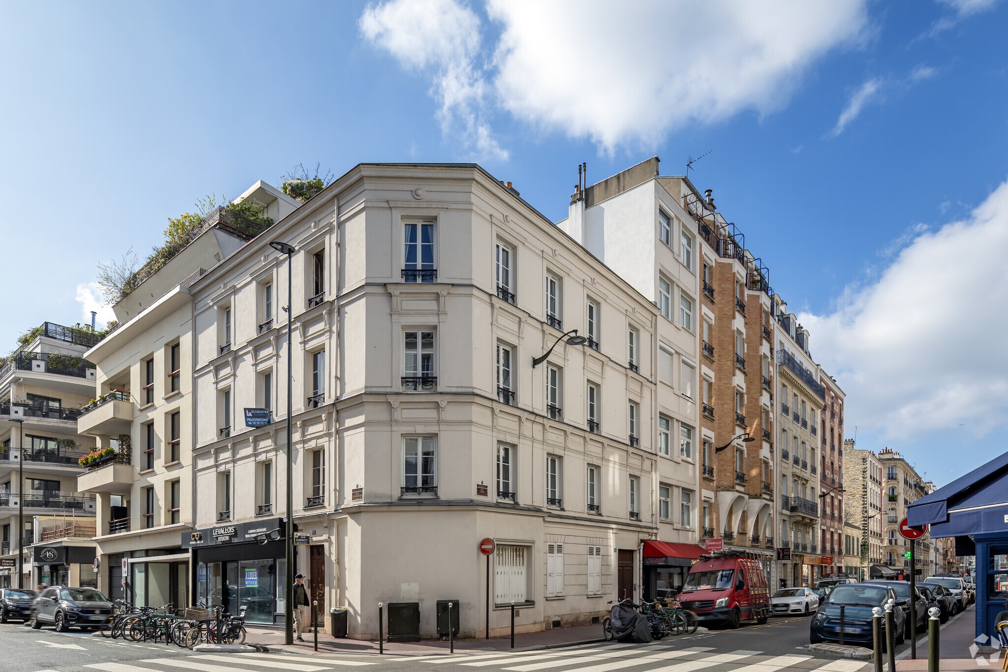 Retail in Levallois-Perret for lease Primary Photo- Image 1 of 5