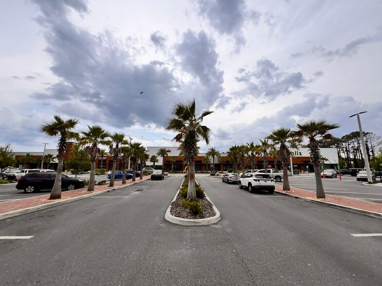 500-580 Atlantic Blvd, Neptune Beach, FL for lease - Building Photo - Image 3 of 10