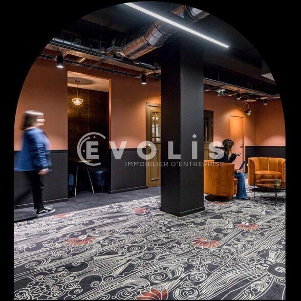 Office in Saint-Denis for lease - Building Photo - Image 3 of 8