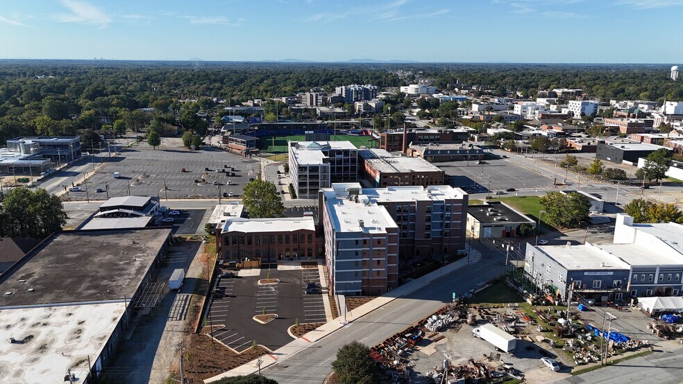 121 Virginia Place, High Point, NC for lease - Building Photo - Image 3 of 6