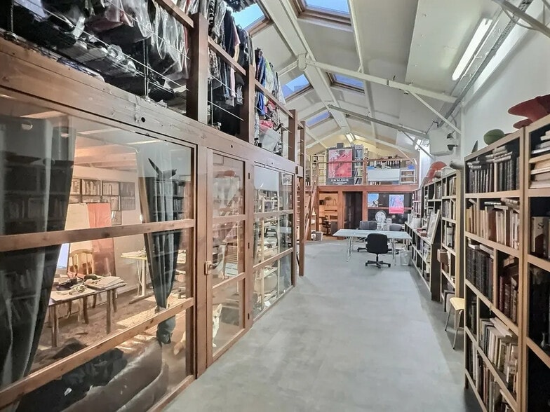 Office in Paris for lease - Interior Photo - Image 2 of 8