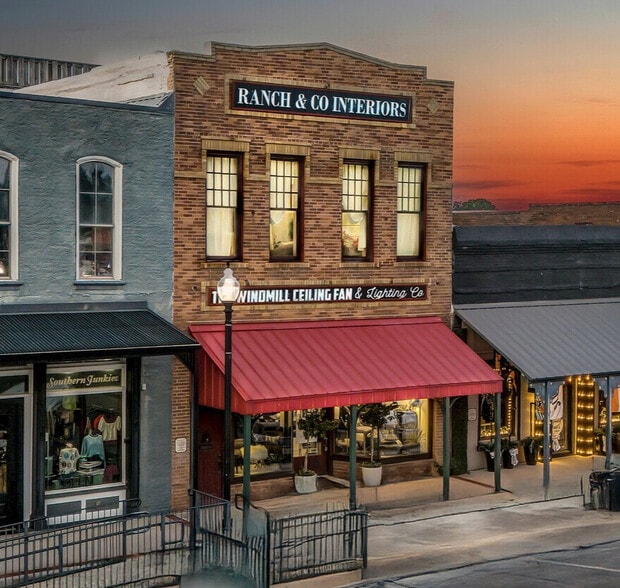 106 W Main St, Pilot Point, TX for sale - Building Photo - Image 1 of 95