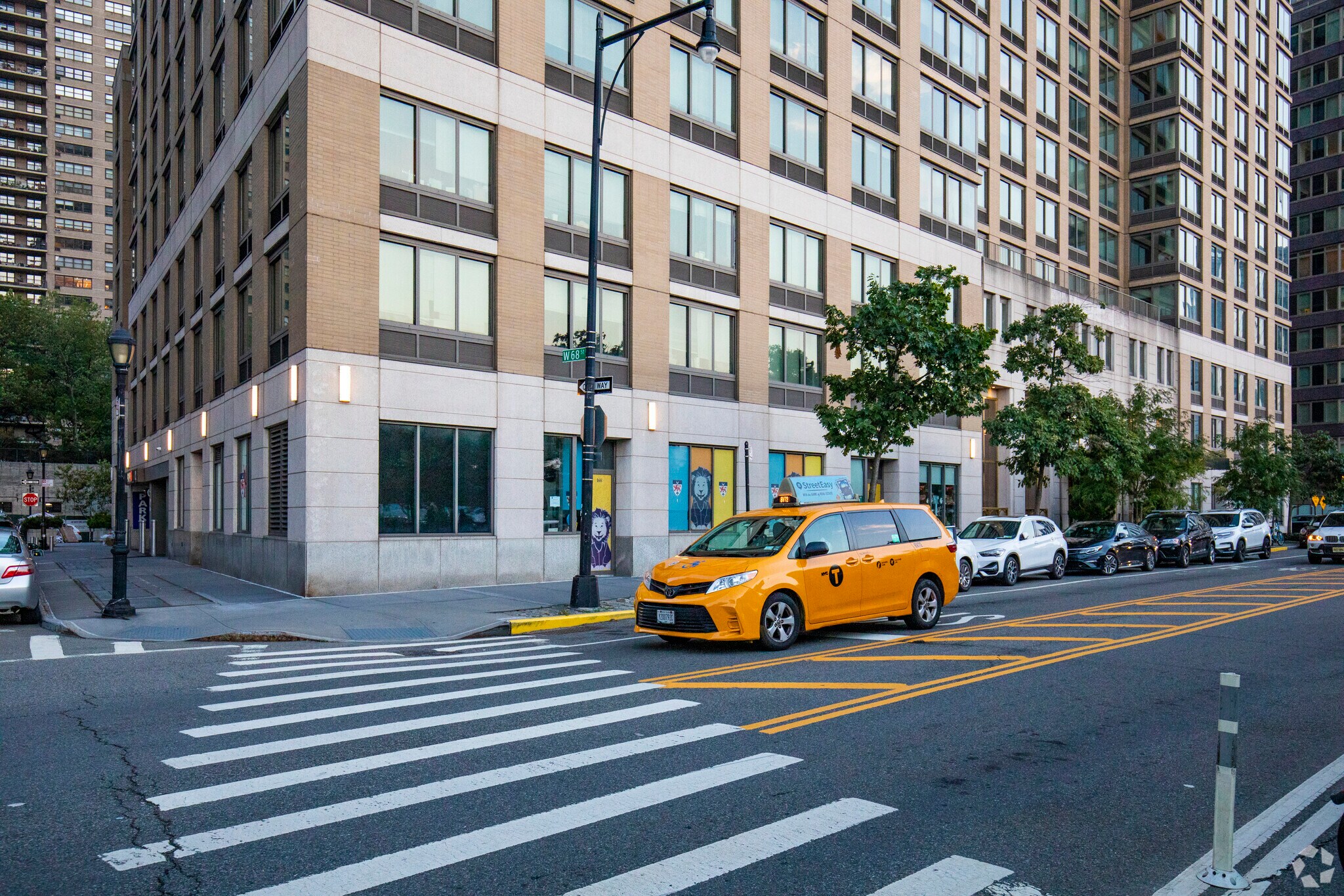 160 Riverside Blvd, New York, NY for lease Building Photo- Image 1 of 16