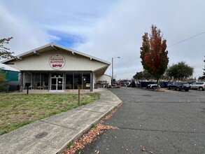 10279 NE Sandy Blvd, Portland, OR for lease Building Photo- Image 2 of 3