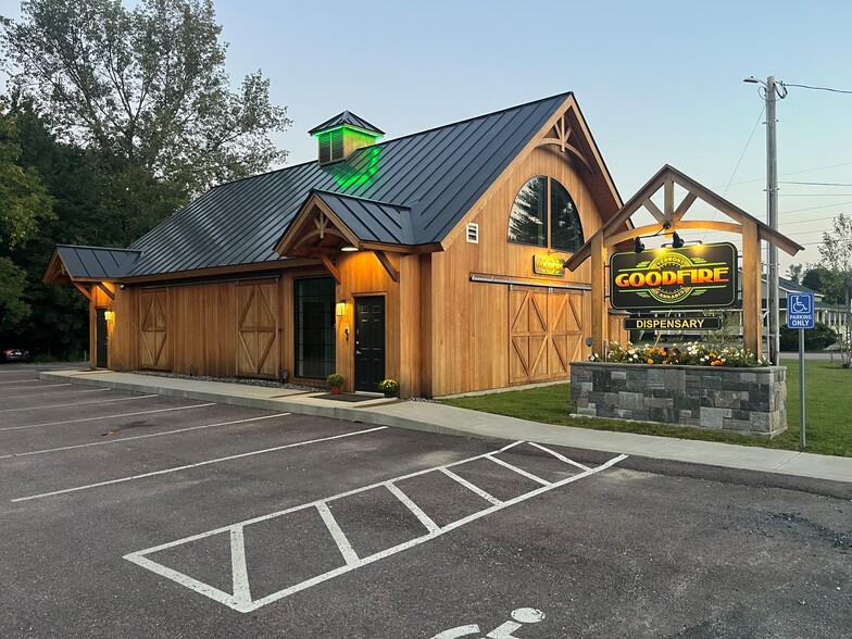 3627 Waterbury-Stowe Rd, Waterbury Center, VT for sale - Primary Photo - Image 1 of 1