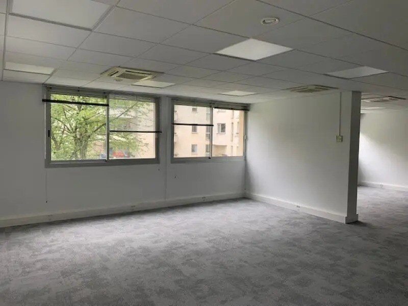 65 Rue Jean Jacques Rousseau, Suresnes for lease Interior Photo- Image 1 of 6