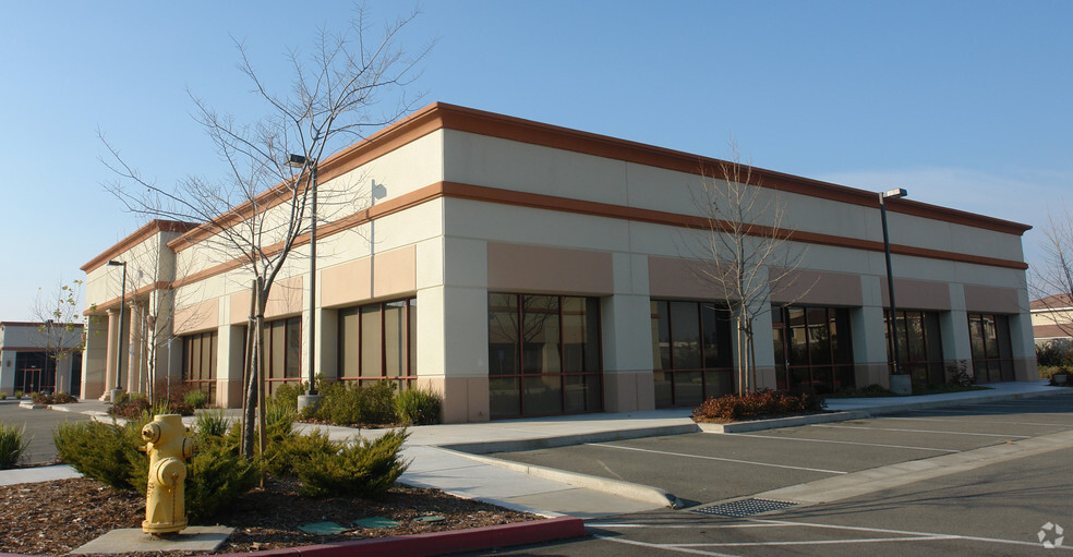 2208 Plaza Dr, Rocklin, CA for lease - Building Photo - Image 3 of 9