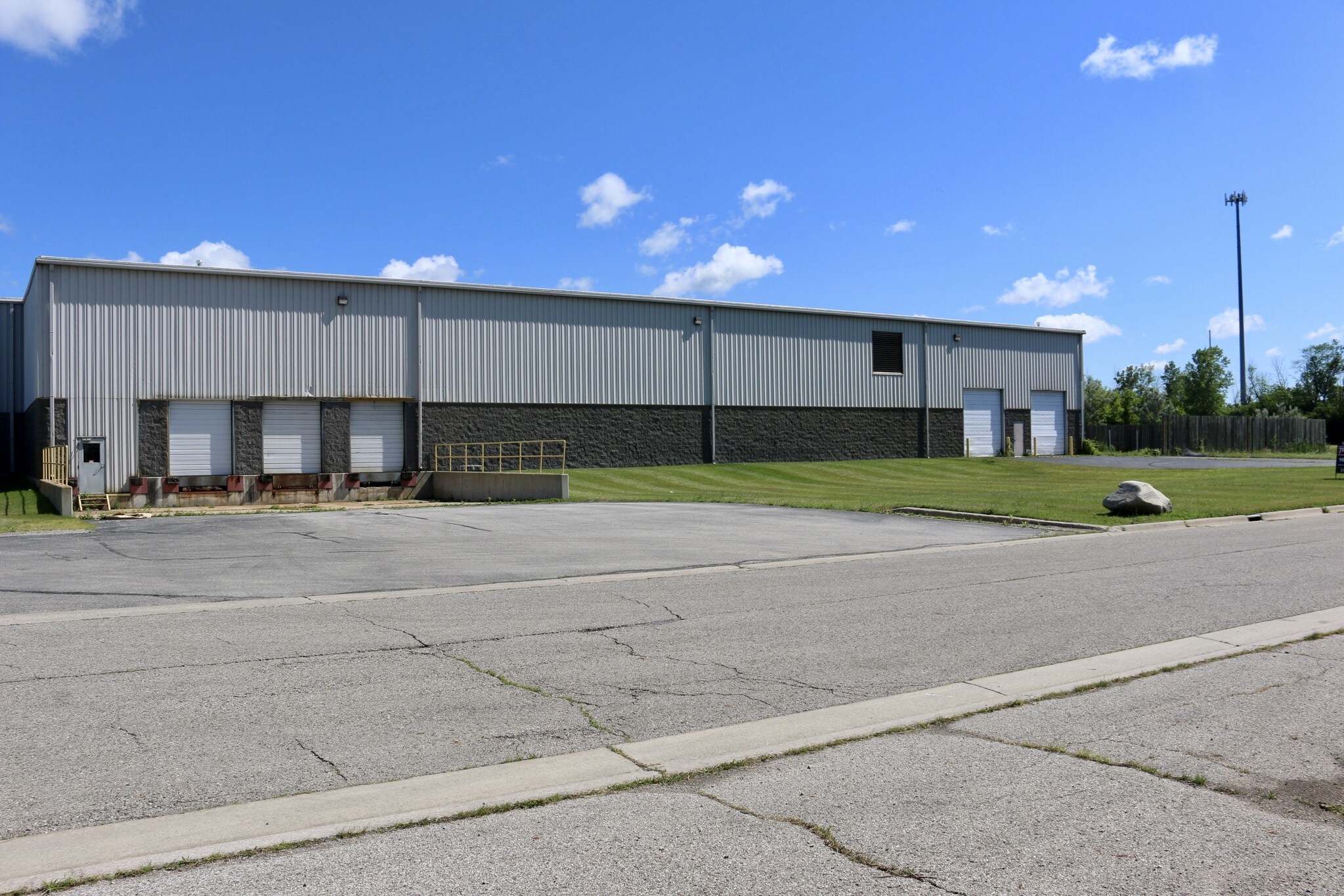 950 Bridgeview St, Saginaw, MI for sale Building Photo- Image 1 of 1