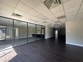 1150 Empire Central Pl, Dallas, TX for lease Interior Photo- Image 2 of 5