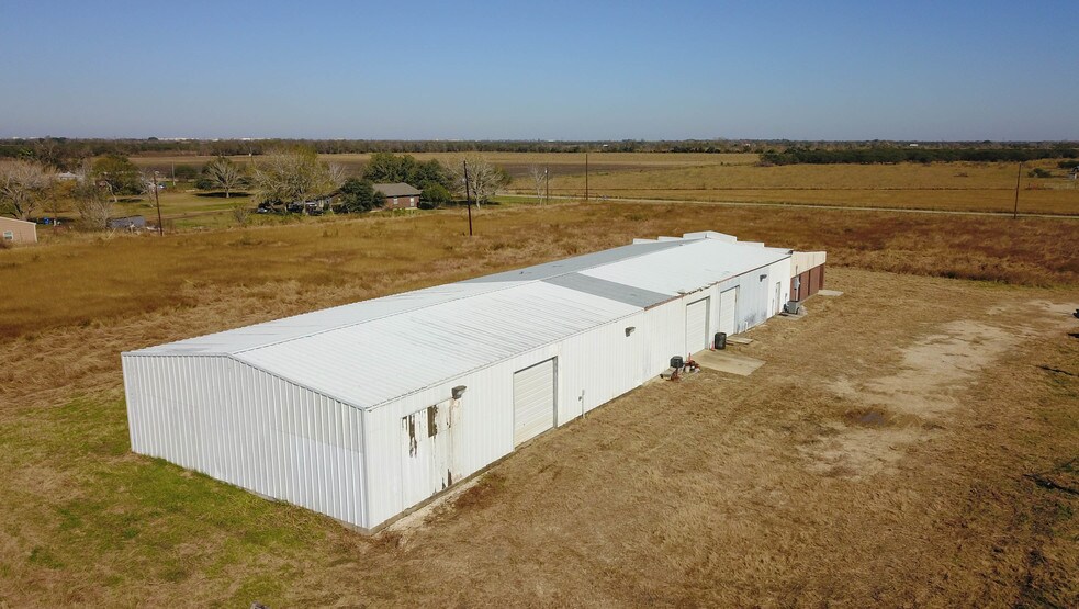 675-677 S Price Rd, Victoria, TX for sale - Building Photo - Image 1 of 1