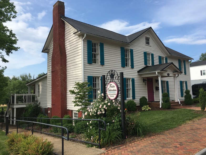 266 E Main St, Abingdon, VA for sale - Building Photo - Image 1 of 1