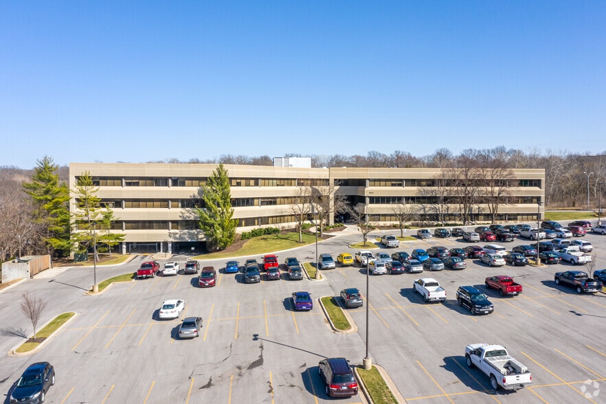 800 E 101st Ter, Kansas City, MO for lease - Building Photo - Image 1 of 10