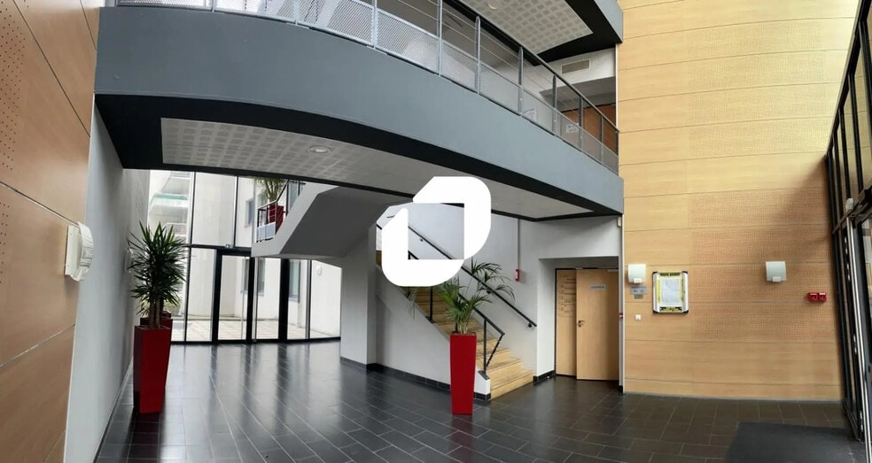 Office in Reims for lease - Building Photo - Image 2 of 7