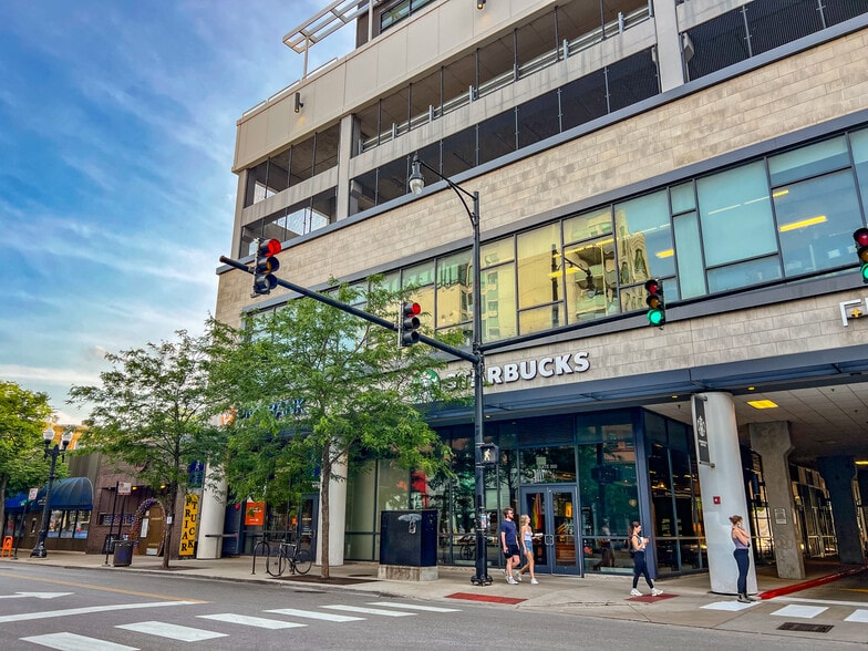 3030 N Broadway St, Chicago, IL for sale - Building Photo - Image 3 of 14