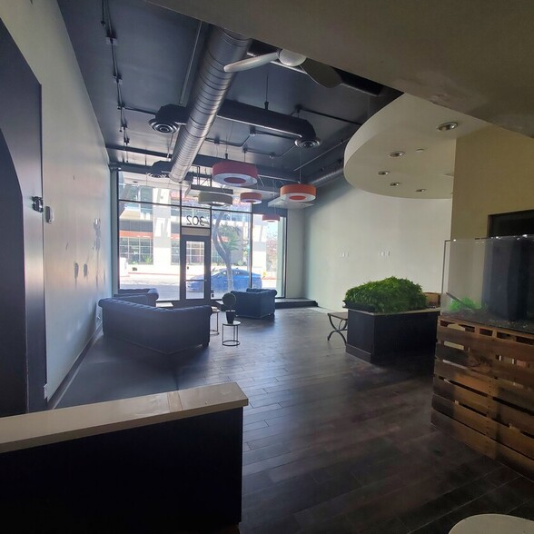 302 & 304 11th Ave - Retail Condo Suites portfolio of 2 properties for sale on LoopNet.com - Interior Photo - Image 2 of 6