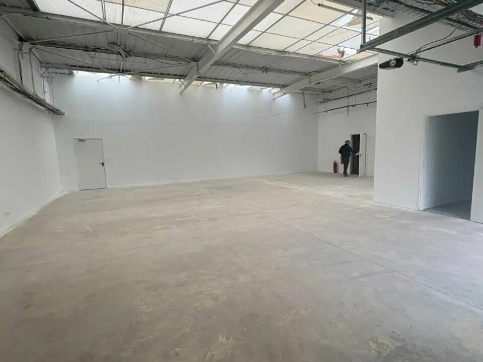 Location Local d'activités 165 m² - Photo 1