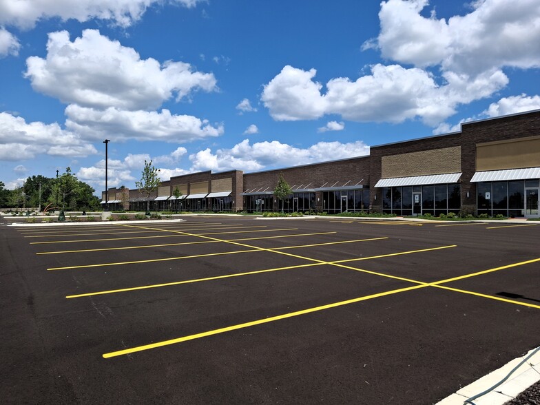 140 E Rawson Ave, Oak Creek, WI for lease - Building Photo - Image 1 of 13