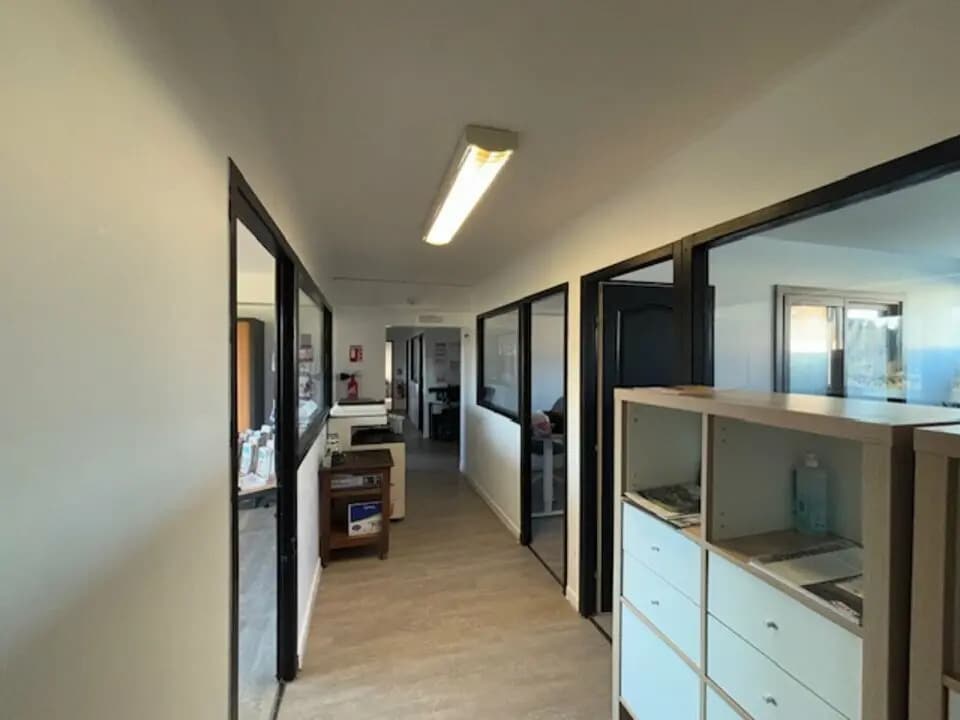 Office in Monteux for lease Interior Photo- Image 1 of 13