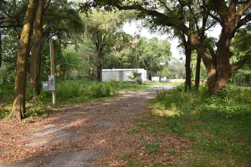 6711 Williams Rd, Seffner, FL 33584