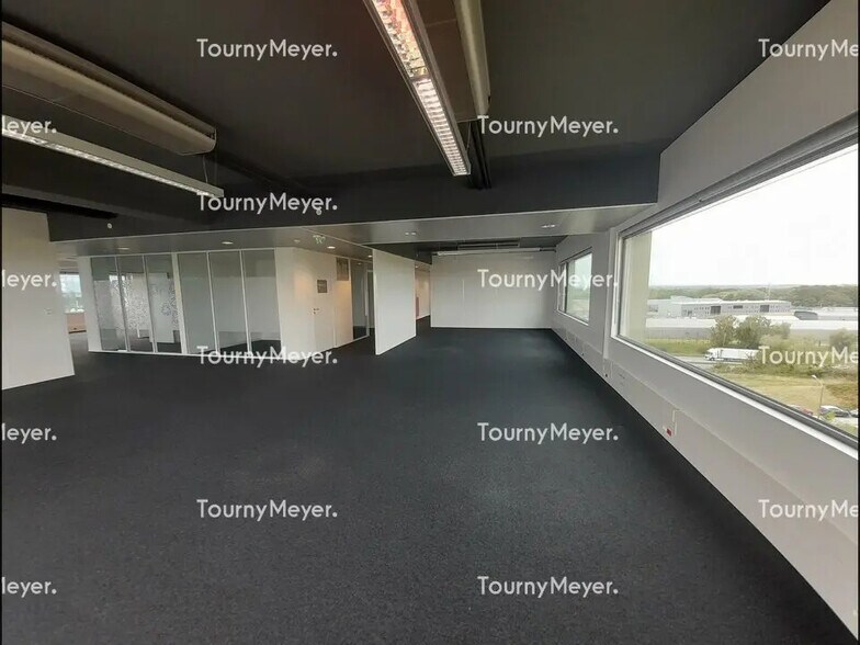 Office in Saint-Jacques-de-la-Lande for lease - Interior Photo - Image 2 of 6