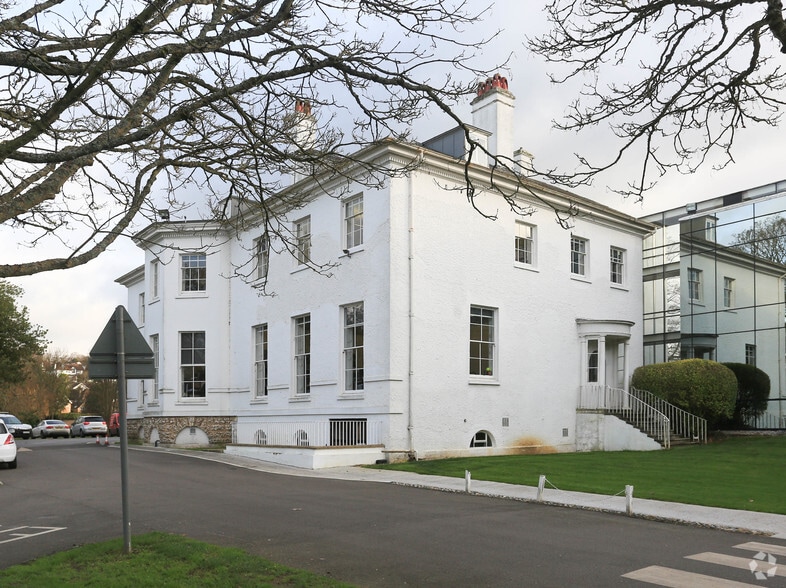 Thorncroft Dr, Leatherhead for lease - Primary Photo - Image 1 of 7