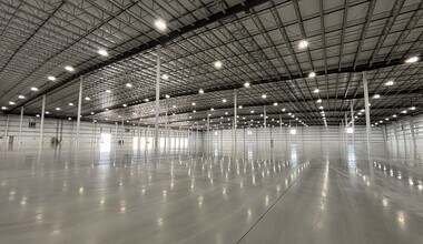 537 American Way, Grenada, MS for lease Interior Photo- Image 1 of 1