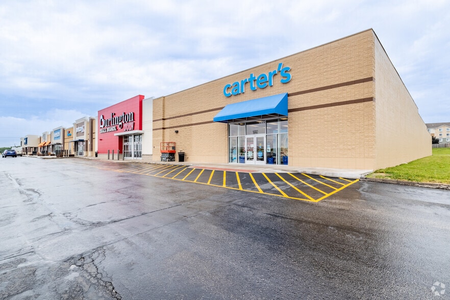 1740-1800 SW Wanamaker Rd, Topeka, KS for lease - Building Photo - Image 2 of 6