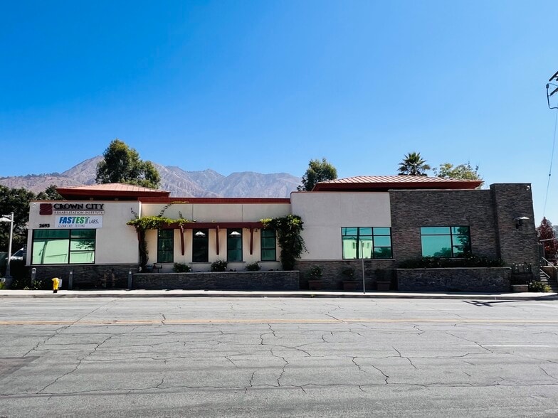 2693 E Washington Blvd, Pasadena, CA for lease - Building Photo - Image 2 of 46