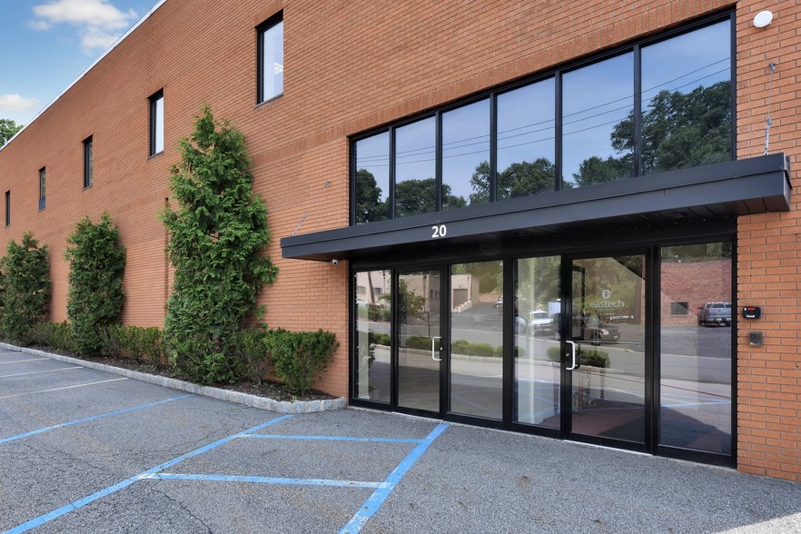 20 Industrial Ave, Upper Saddle River, NJ for lease - Building Photo - Image 2 of 4