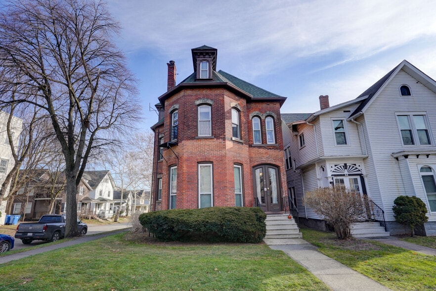 42 Rowley St, Rochester, NY for sale - Primary Photo - Image 1 of 15