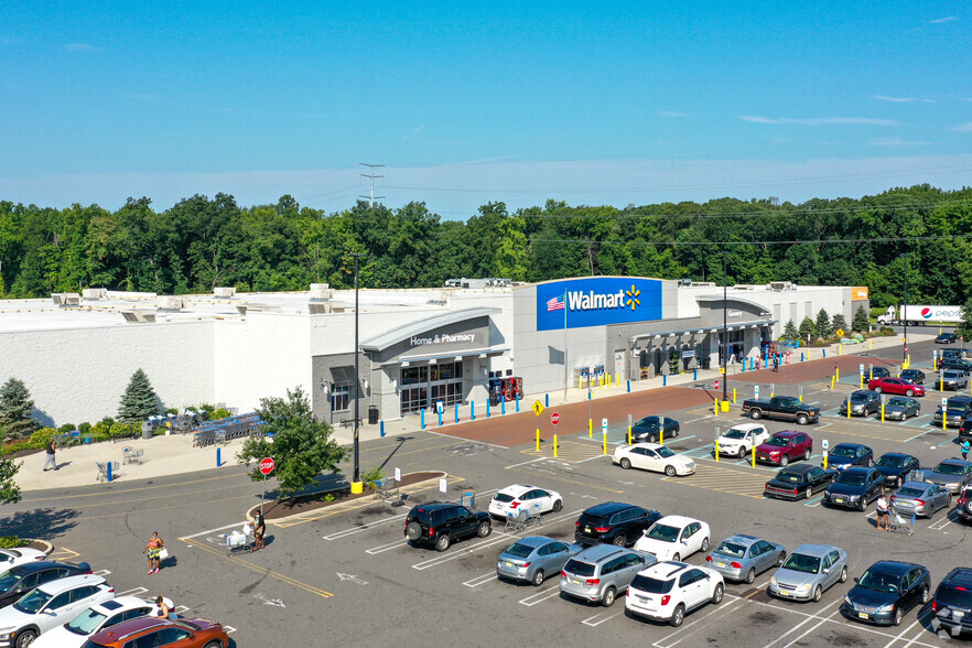 2100 Mount Holly Rd, Burlington, NJ for lease - Building Photo - Image 2 of 7