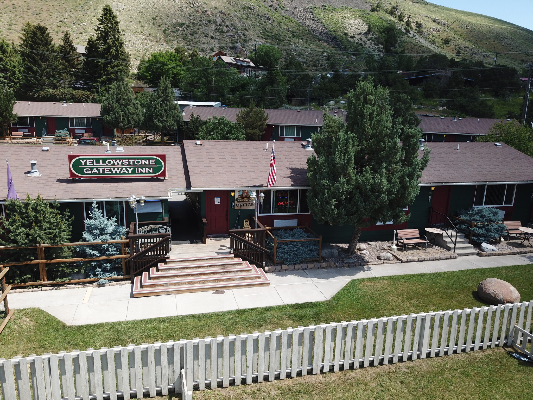 103 Bigelow Ln, Gardiner, MT for sale Primary Photo- Image 1 of 1