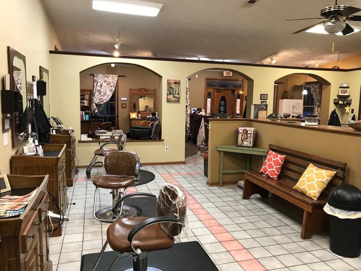 1390 Hardy Rd, Vinton, VA 24179