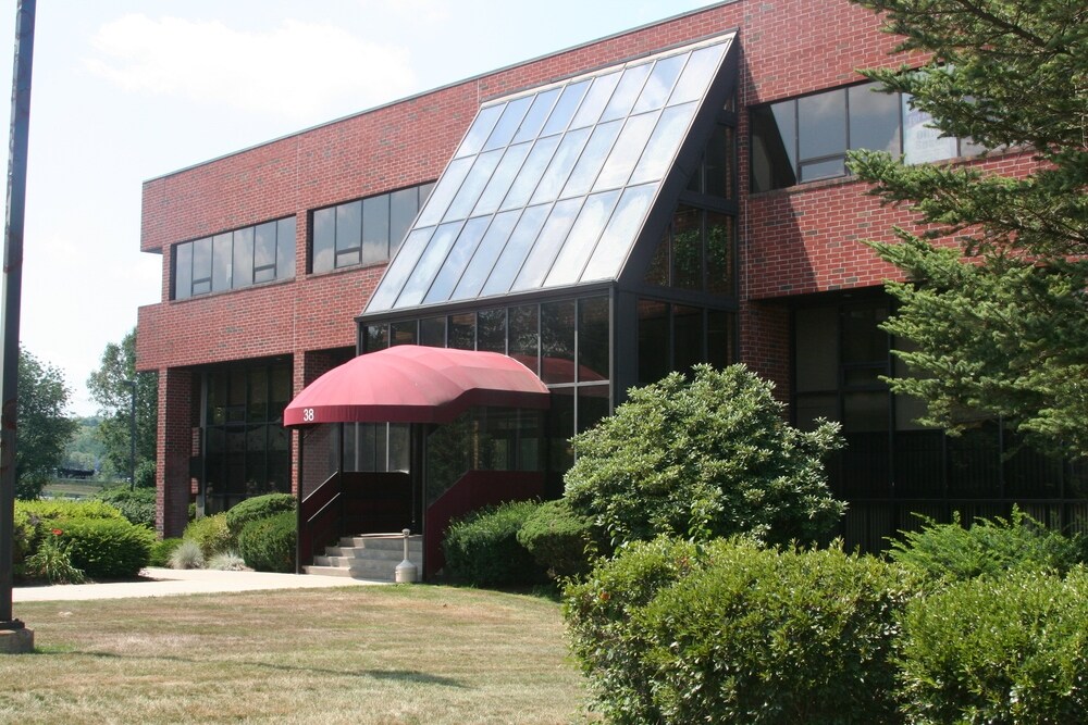 38 Pond St, Franklin, MA 02038