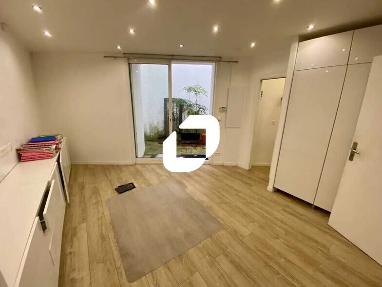 Office in Bordeaux for lease - Interior Photo - Image 3 of 5