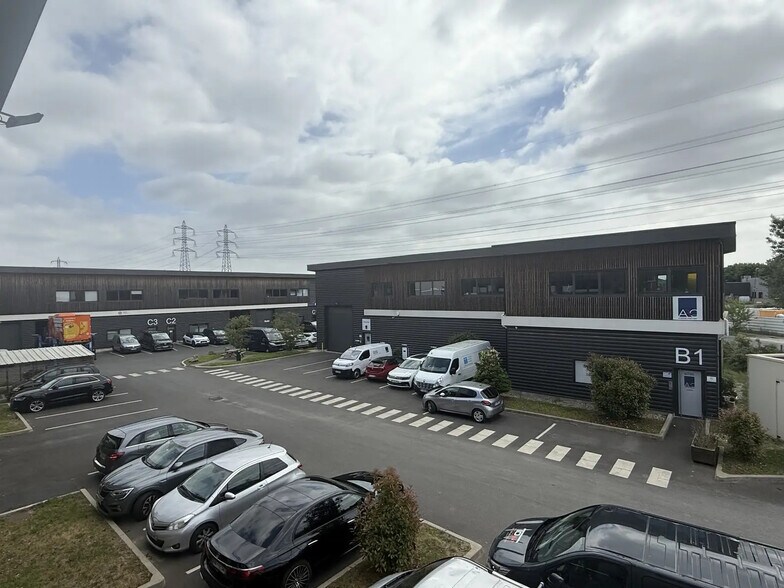 Flex in Cormeilles-en-Parisis for lease - Building Photo - Image 1 of 4