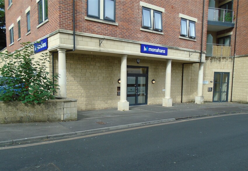 Court St, Trowbridge for lease - Primary Photo - Image 1 of 5