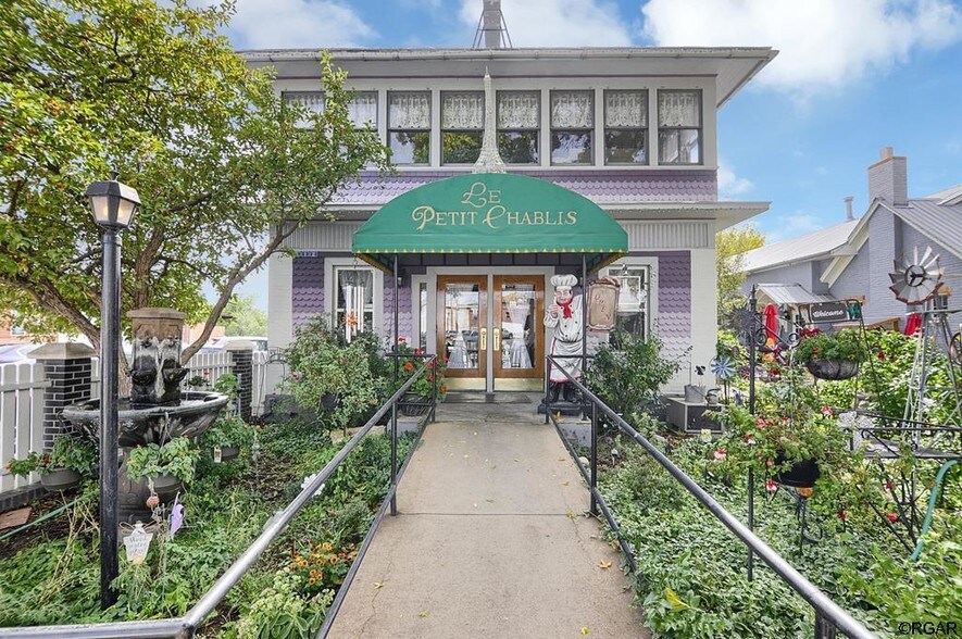 512 Royal Gorge Blvd Canon City Co 81212 Le Petit Chablis French Restaurant Loopnet Com