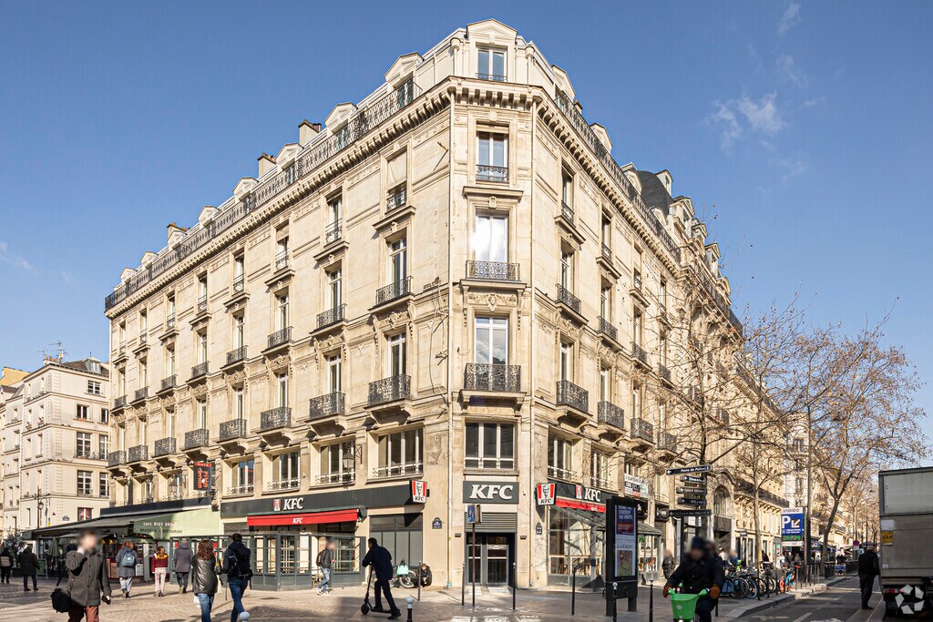 Location Bureaux 922 m² - Photo 1