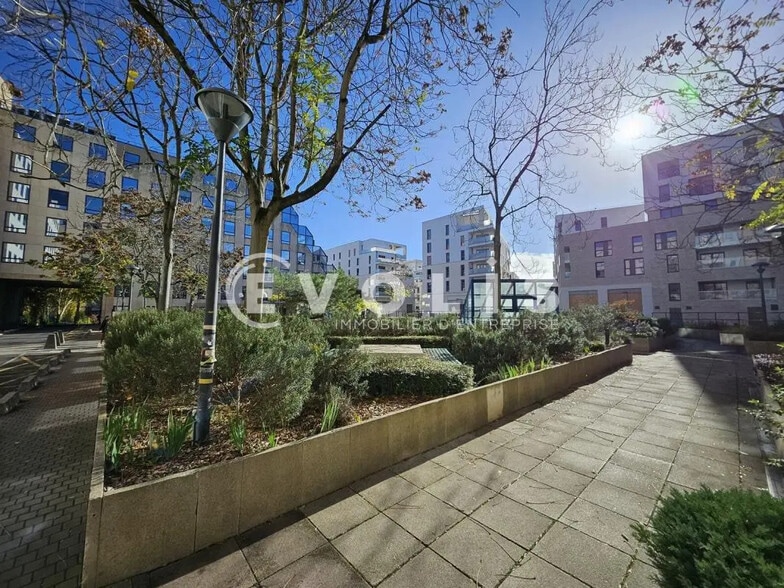 Office in Antony for lease - Building Photo - Image 1 of 27