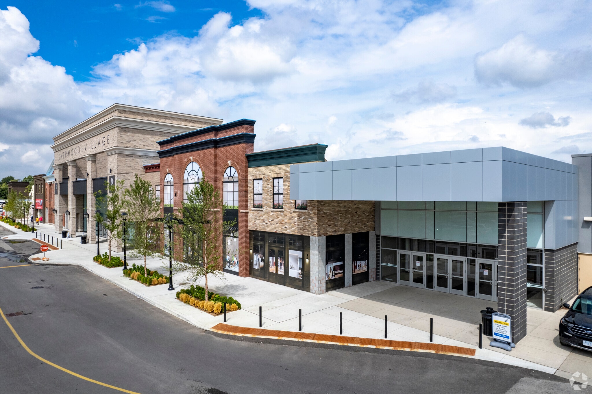 2225 Erin Mills Pky, Mississauga, ON for lease Primary Photo- Image 1 of 4